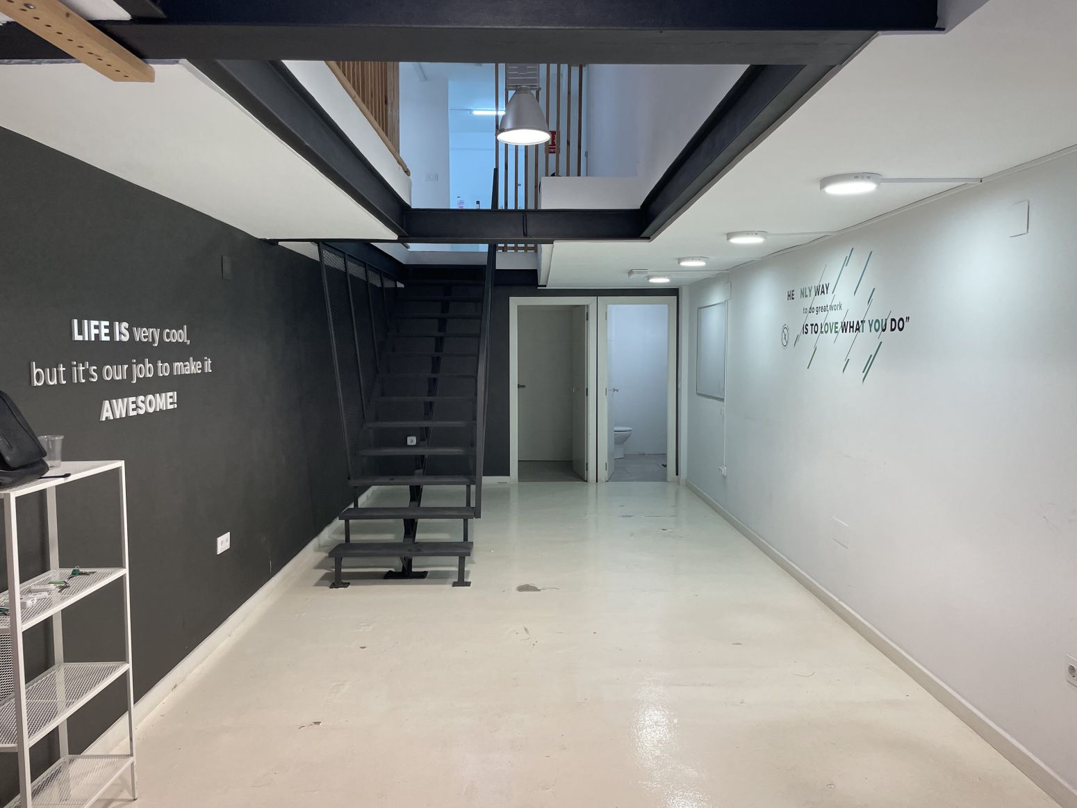 Premises for sale in  Valencia Capital  with Air Conditioner and Terrace