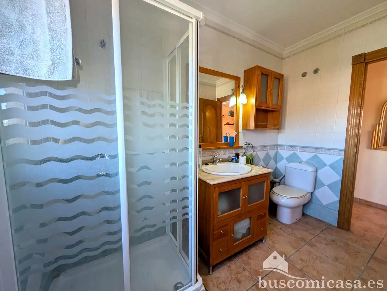 Bany de Casa o xalet en venda en Linares amb Aire condicionat, Jardí privat i Terrassa