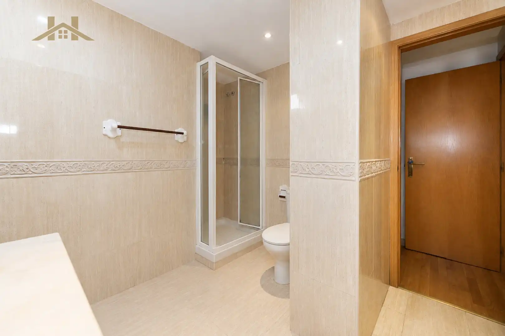 Bathroom of Flat for sale in Valdemoro  with Air Conditioner, Heating and Storage room