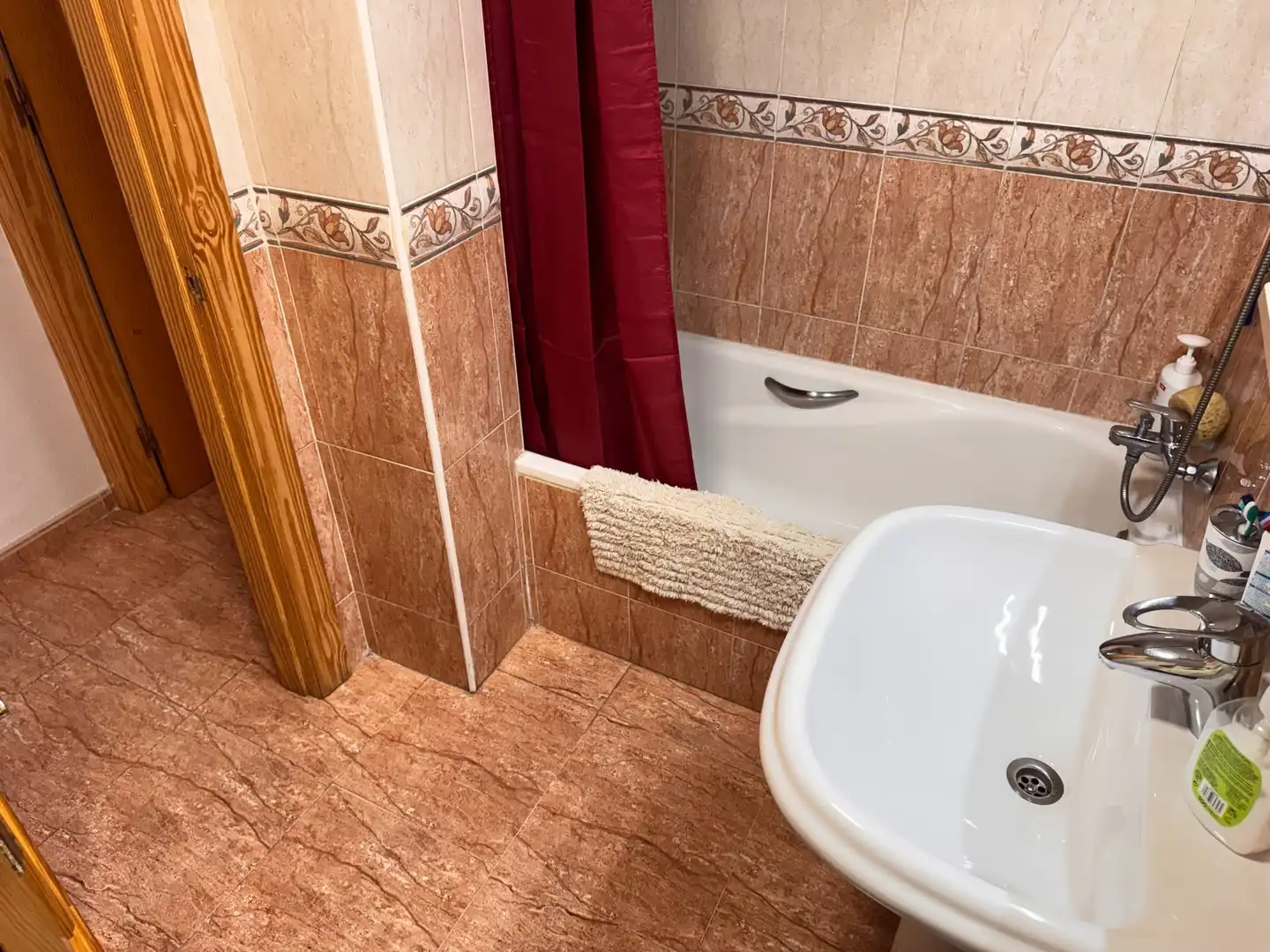 Bany de Pis en venda en Roquetas de Mar amb Aire condicionat, Terrassa i Piscina comunitària