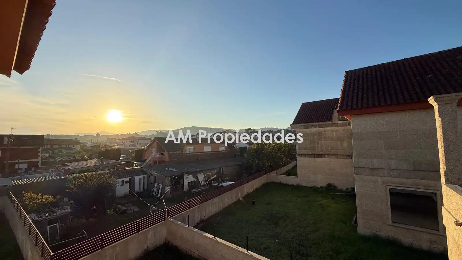 Vista exterior de Casa adosada en venda en Baiona amb Calefacció, Jardí privat i Terrassa