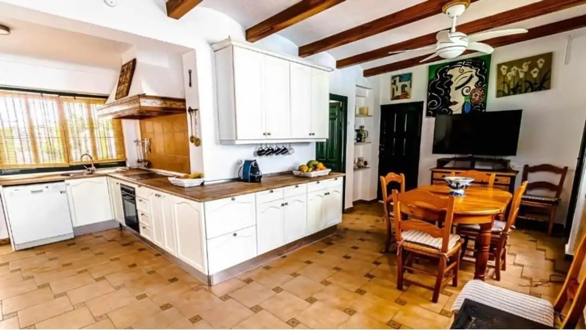 Cuina de Casa o xalet en venda en Marchena amb Aire condicionat, Calefacció i Jardí privat