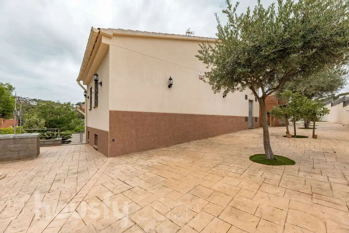 Vista exterior de Casa o xalet en venda en Sant Pere de Ribes amb Aire condicionat, Calefacció i Jardí privat