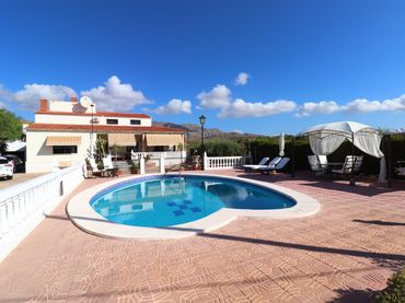 Landhaus mit Pool zum Verkauf in Crevillent