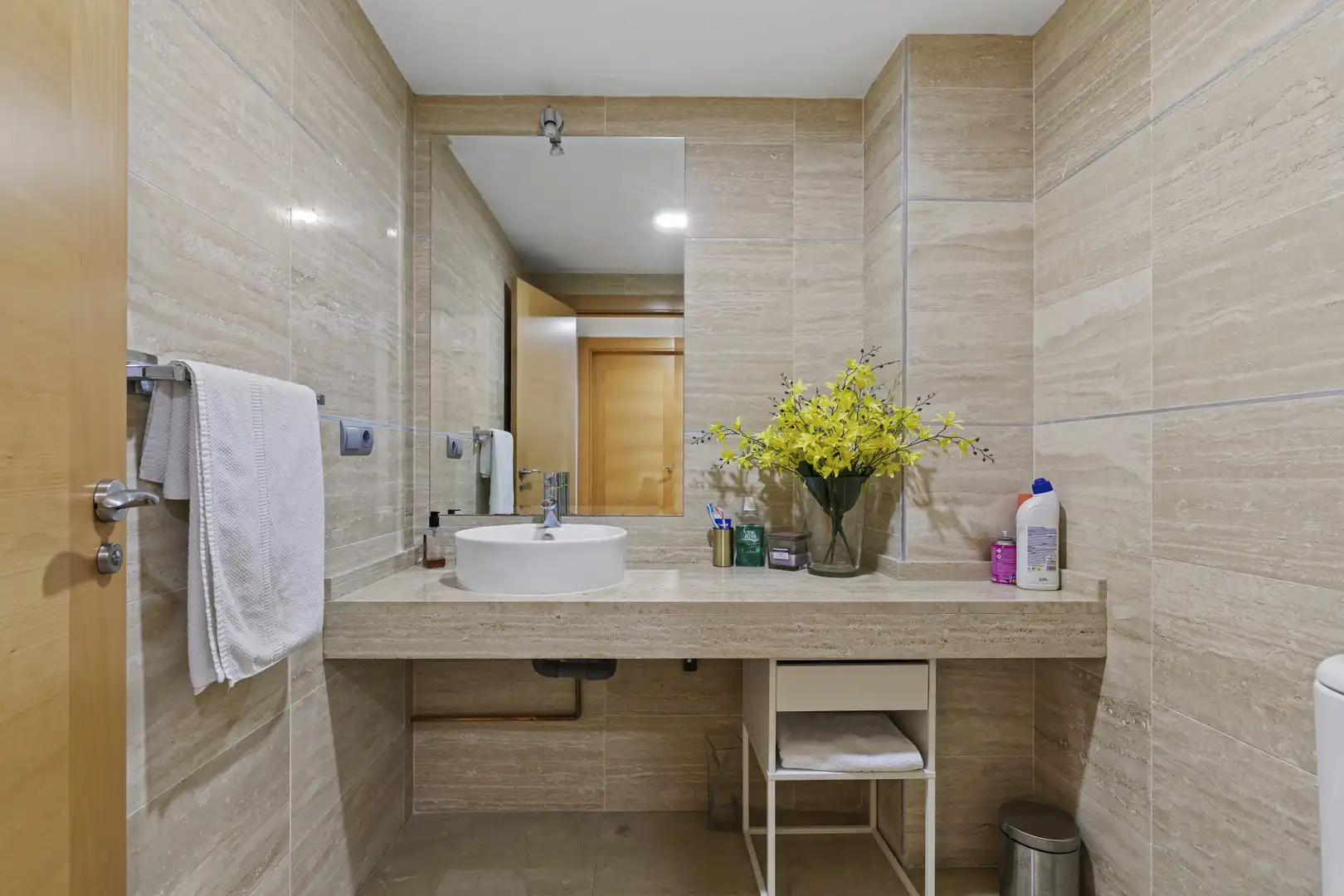 Baño de Casa adosada de alquiler en Benahavís con Aire acondicionado, Jardín privado y Terraza