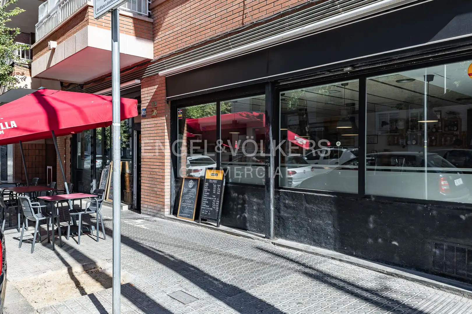 Vista exterior de Local de lloguer en Barcelona amb Terrassa