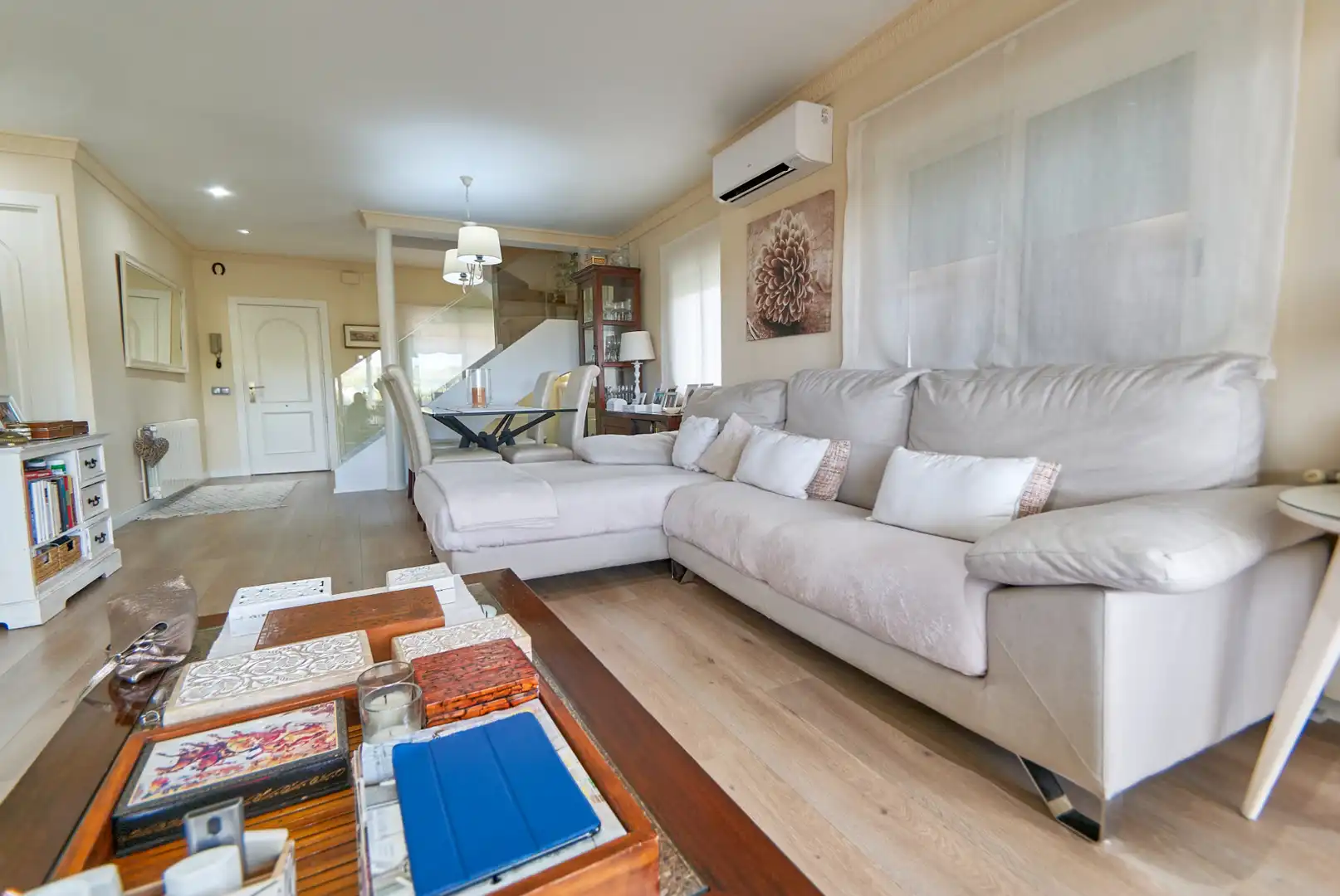 Living room of Houses for sale in Castelldefels  with Air Conditioner, Heating and Private garden