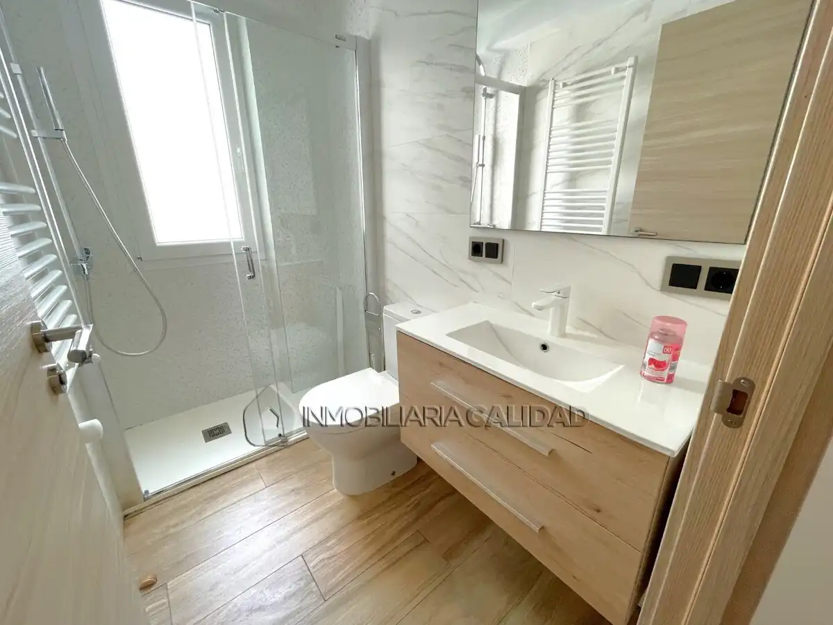 Badezimmer von Wohnung zum Verkauf in Burgos mit Heizung und Möbliert