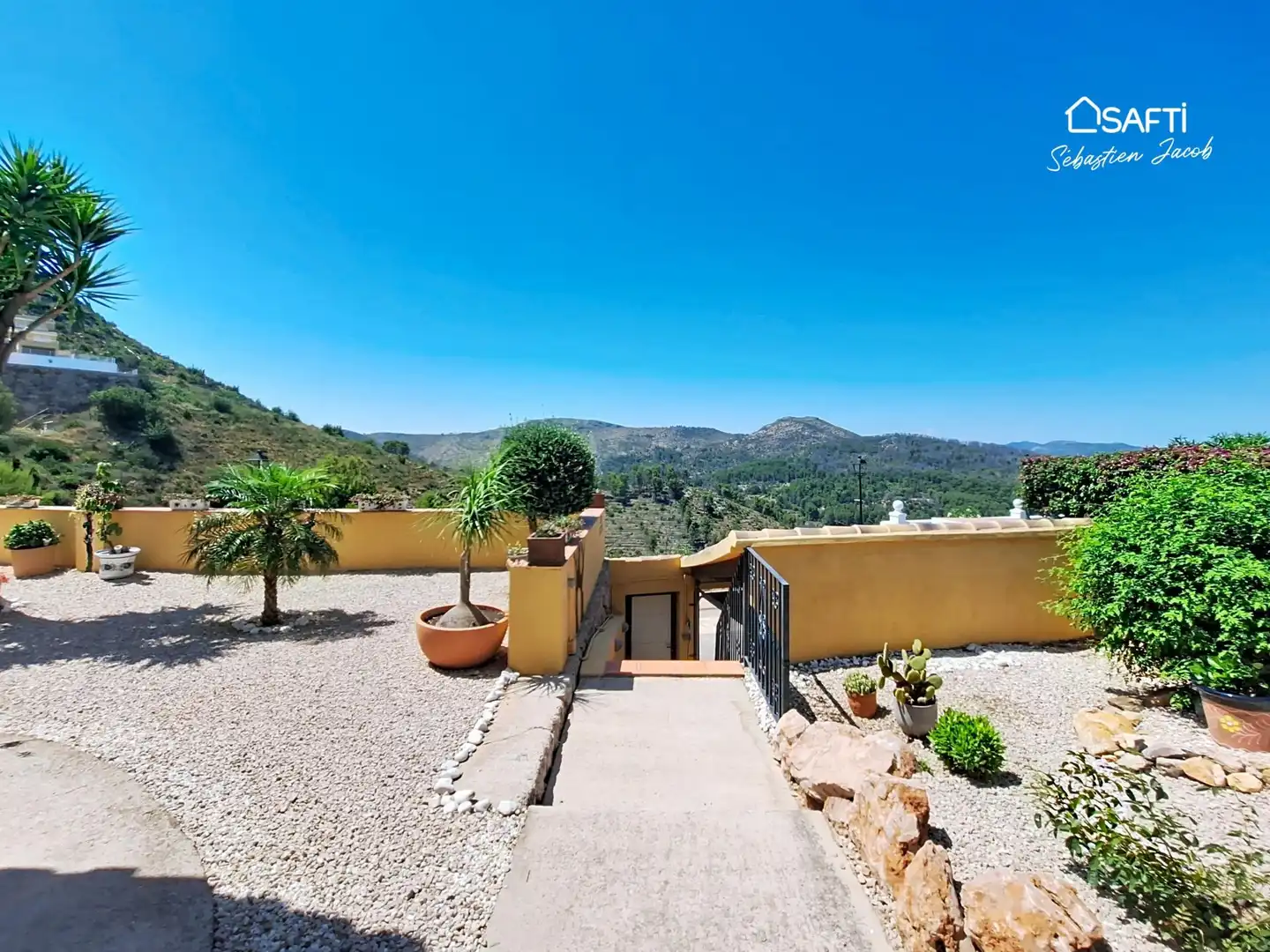 Vista exterior de Casa o xalet en venda en Ador amb Terrassa i Piscina
