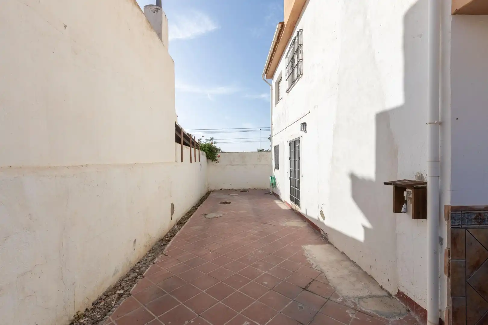 Vista exterior de Casa adosada en venda en La Malahá amb Terrassa