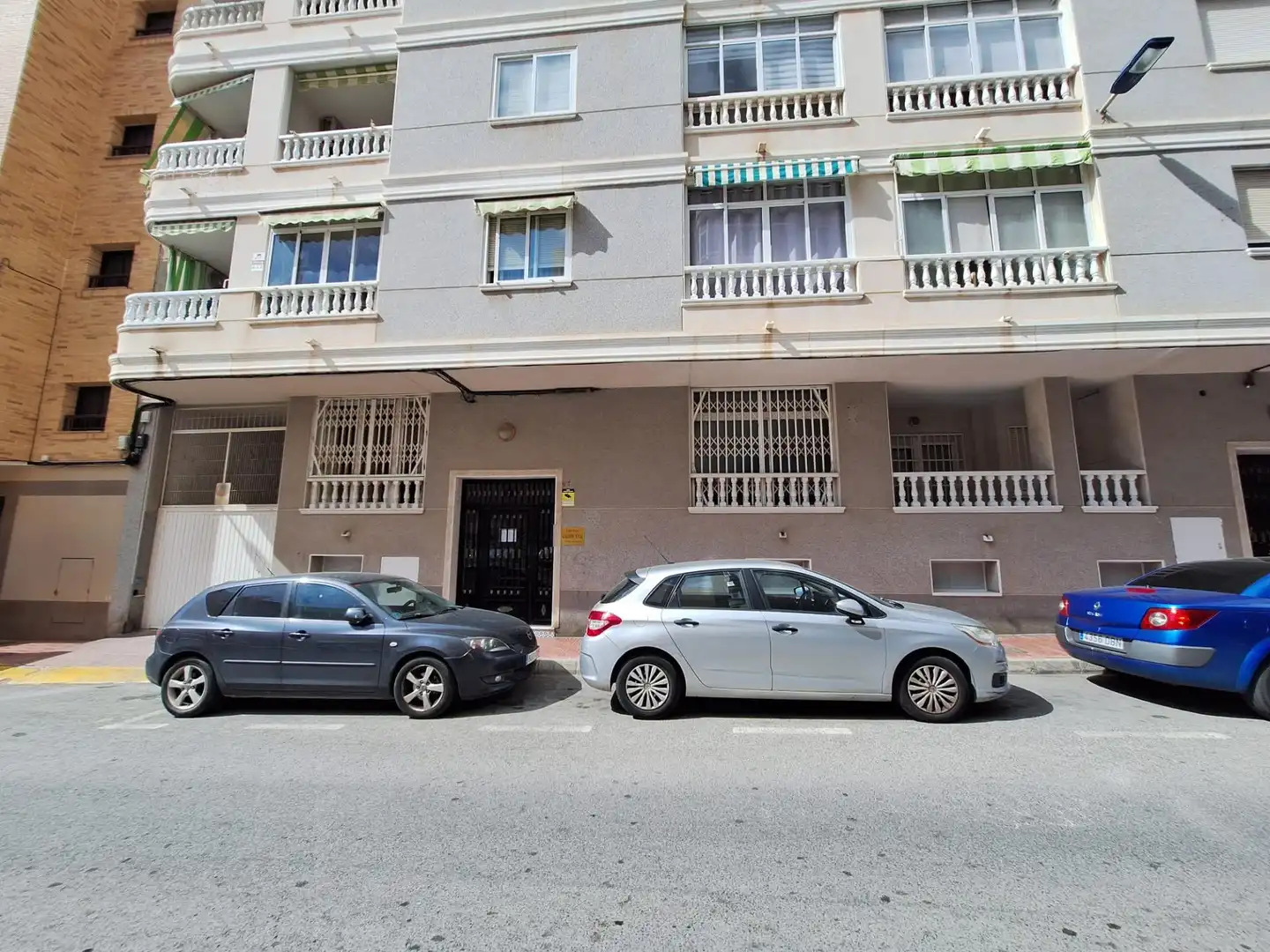 Vista exterior de Planta baixa en venda en Torrevieja amb Aire condicionat i Moblat