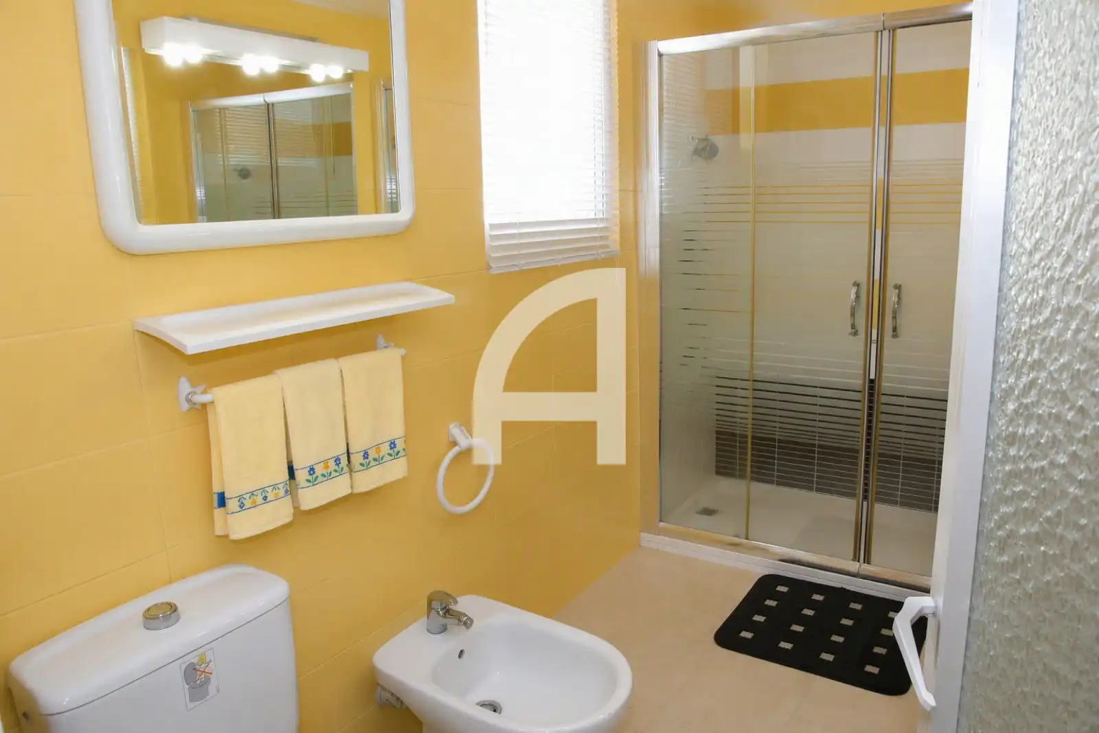 Badezimmer von Dachboden zum Verkauf in Benalmádena mit Klimaanlage, Heizung und Terrasse