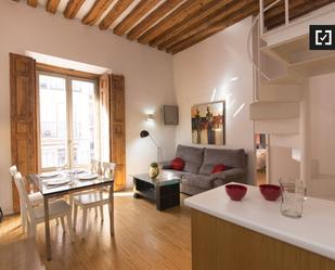 Living room of Flat to rent in  Madrid Capital  with Air Conditioner, Heating and Balcony