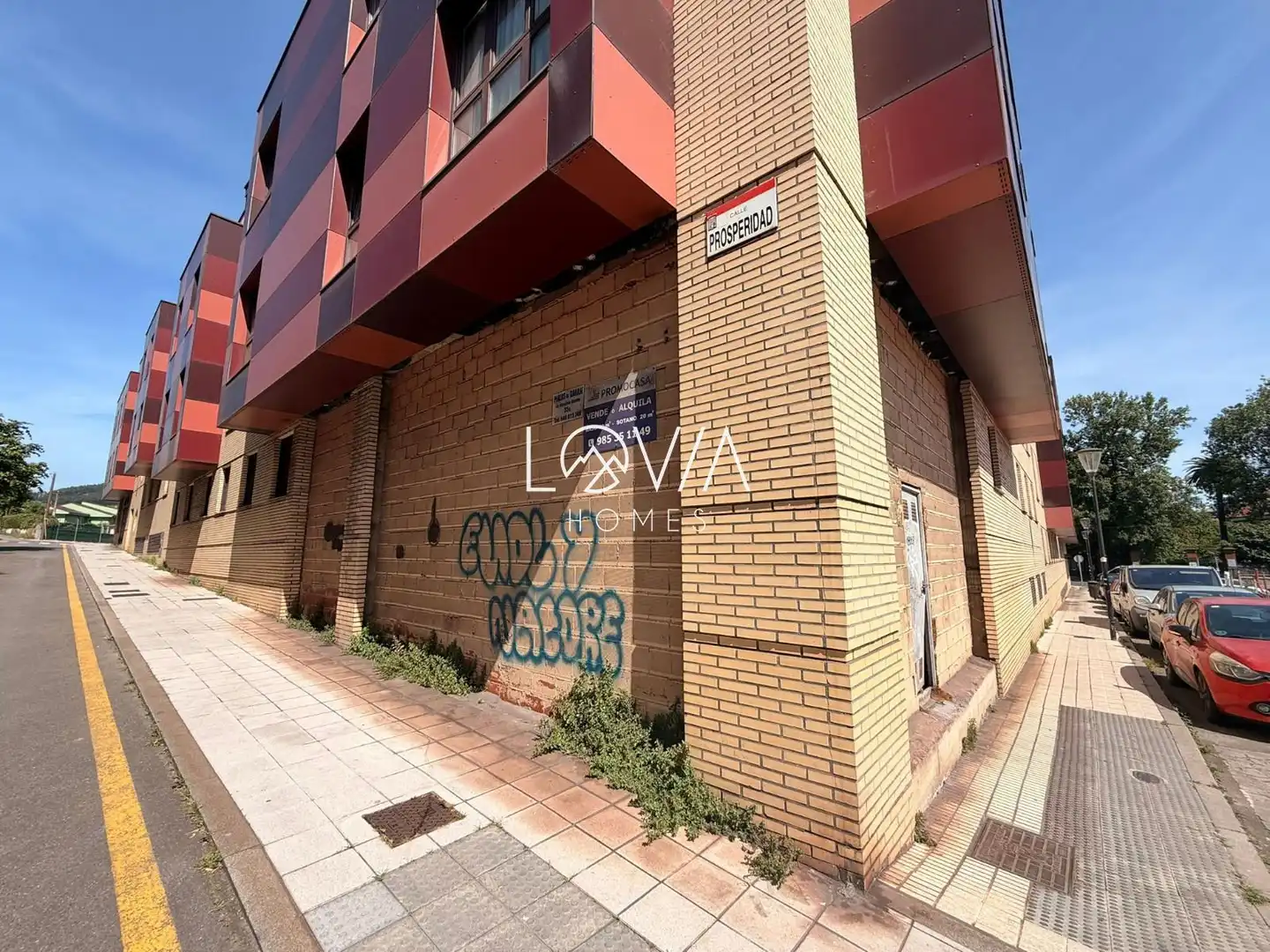 Vista exterior de Local en venda en Gijón 
