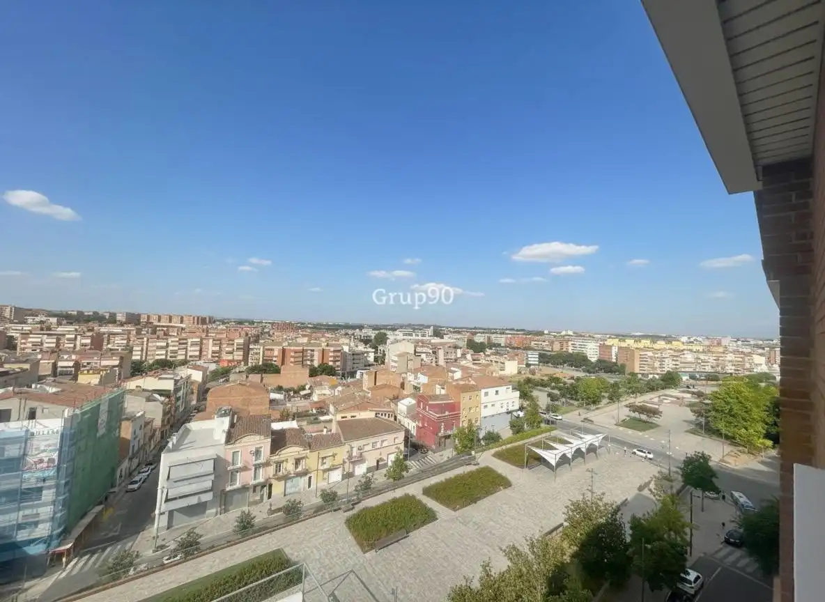 Vista exterior de Àtic en venda en Lleida amb Parquet, Terrassa i Traster