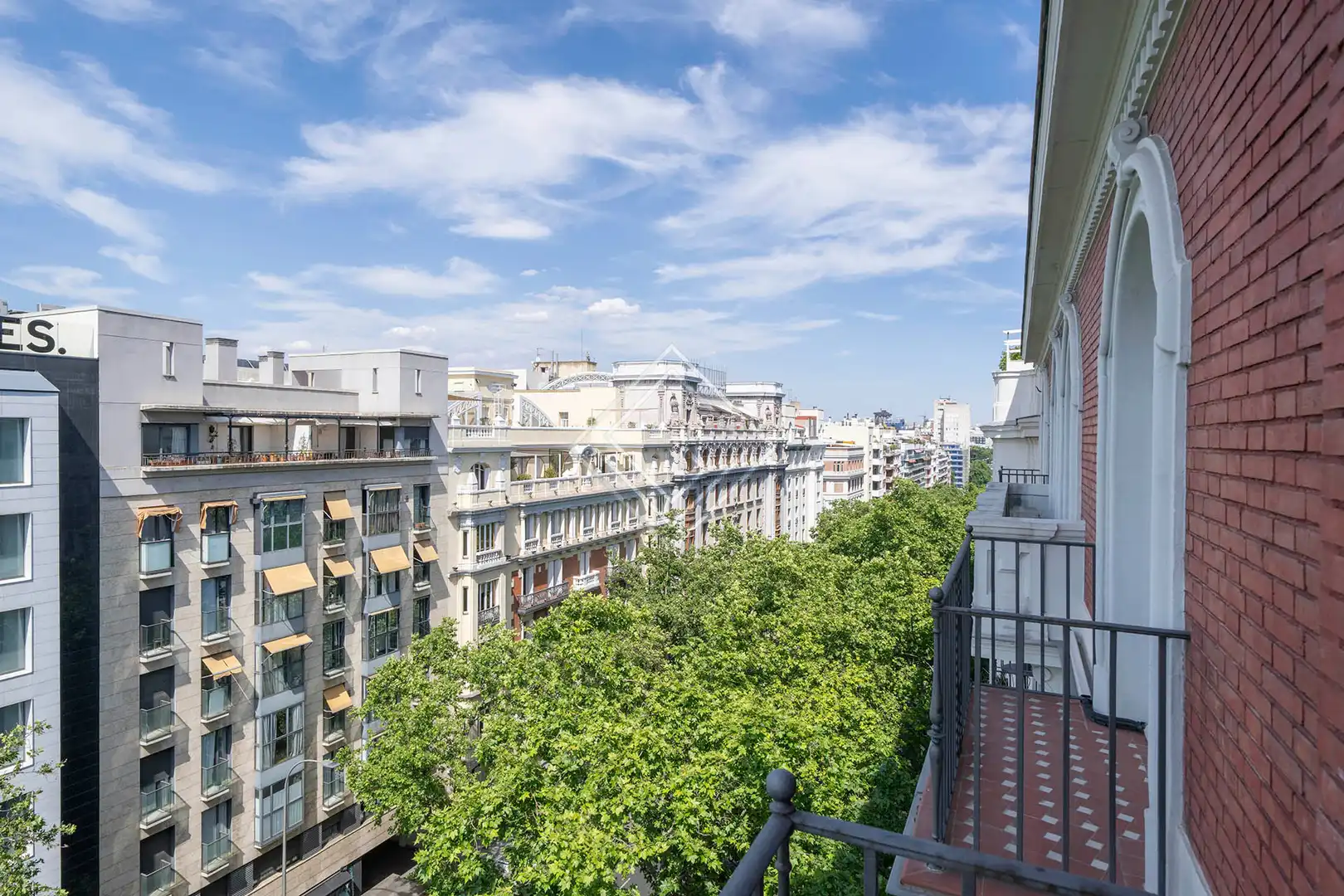Exterior view of Office for sale in Madrid