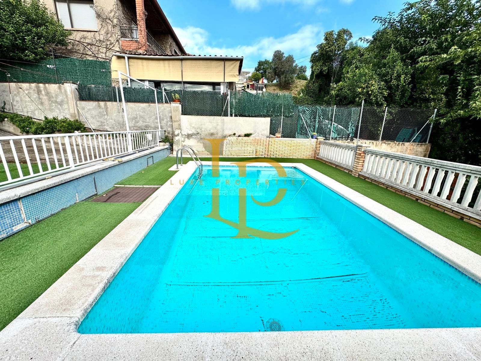 Piscina de Casa o xalet en venda en Castellbisbal amb Aire condicionat, Calefacció i Jardí privat