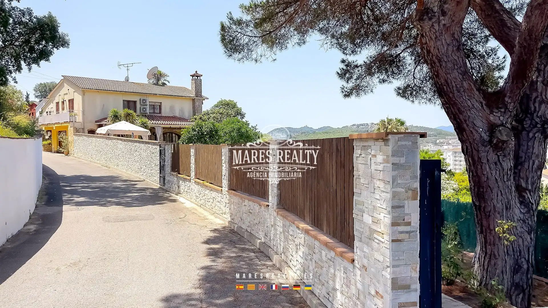 Außenansicht von Haus oder Chalet zum Verkauf in Lloret de Mar mit Klimaanlage, Heizung und Privatgarten