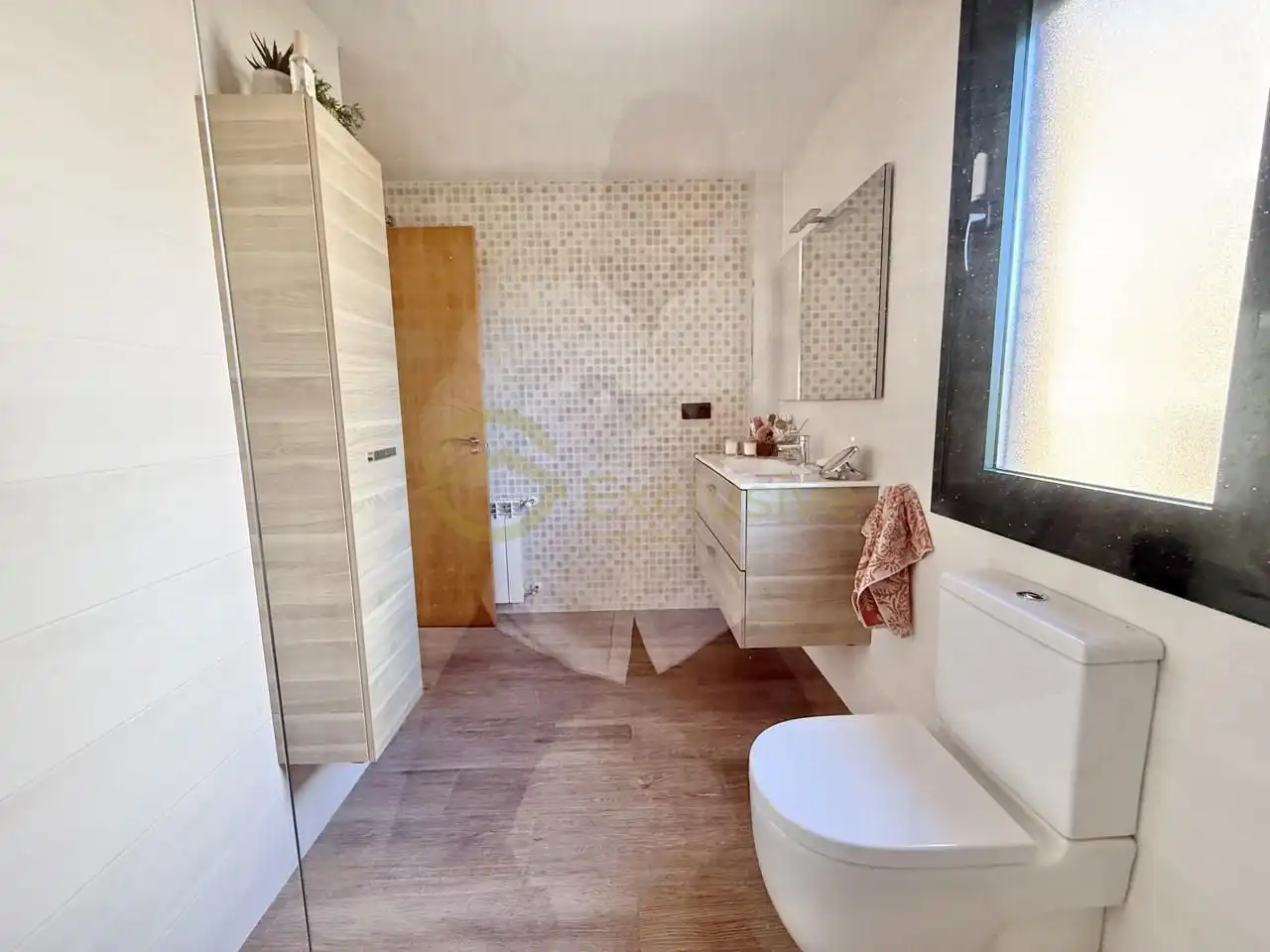 Baño de Casa o chalet en venta en Avilés con Calefacción, Jardín privado y Parquet