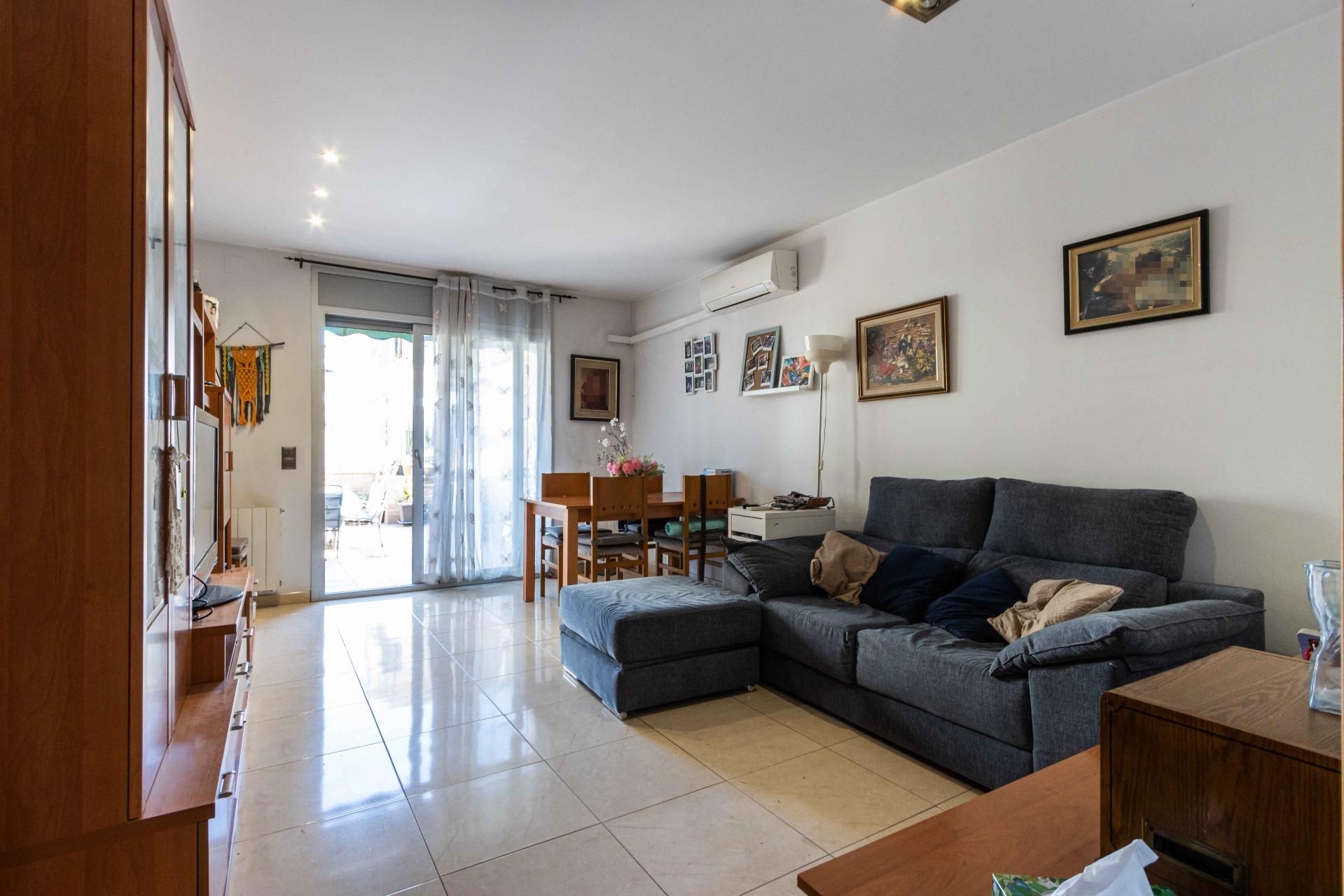 Sala d'estar de Casa adosada en venda en Barberà del Vallès amb Aire condicionat, Calefacció i Terrassa