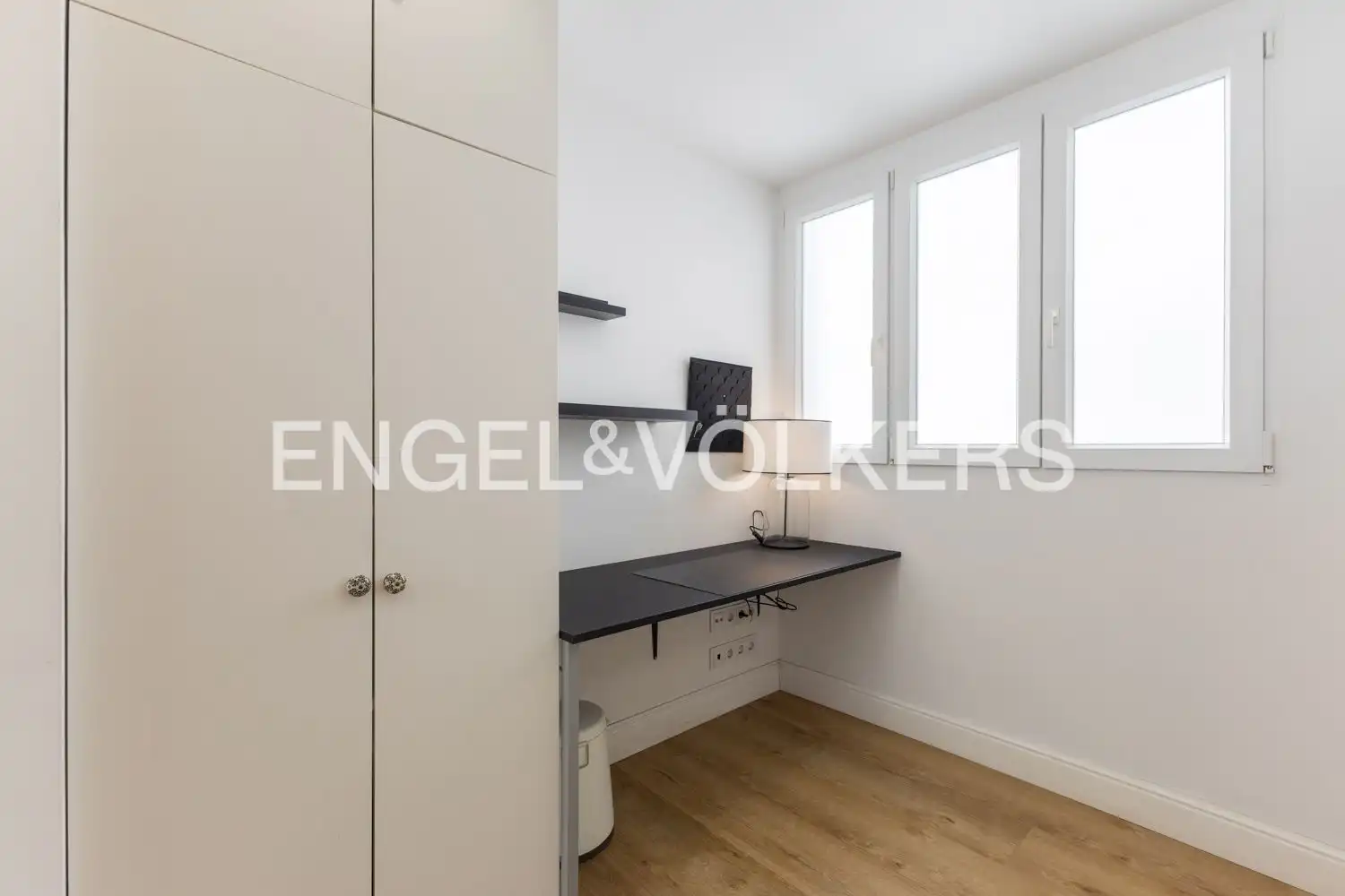 Bedroom of Flat for sale in Valencia  with Air Conditioner, Heating and Balcony