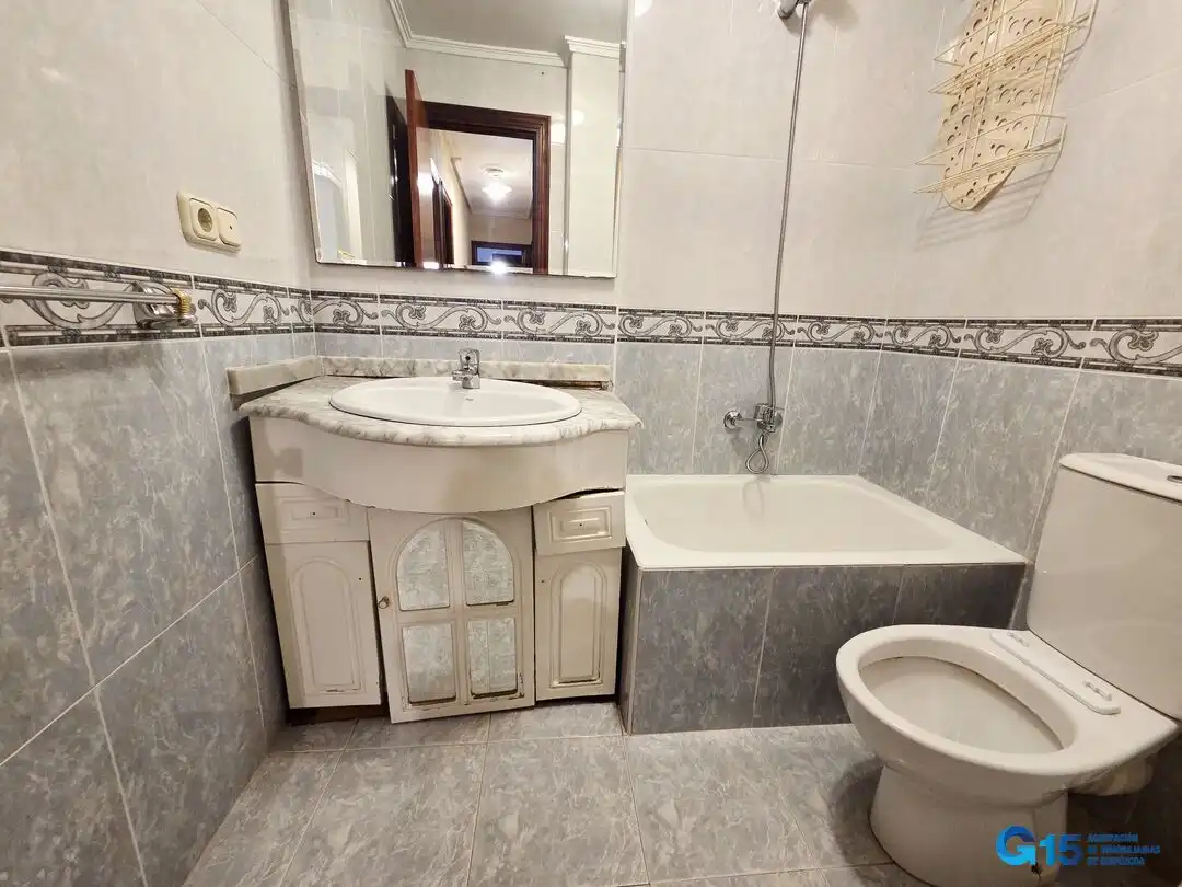 Bathroom of Flat for sale in Errenteria