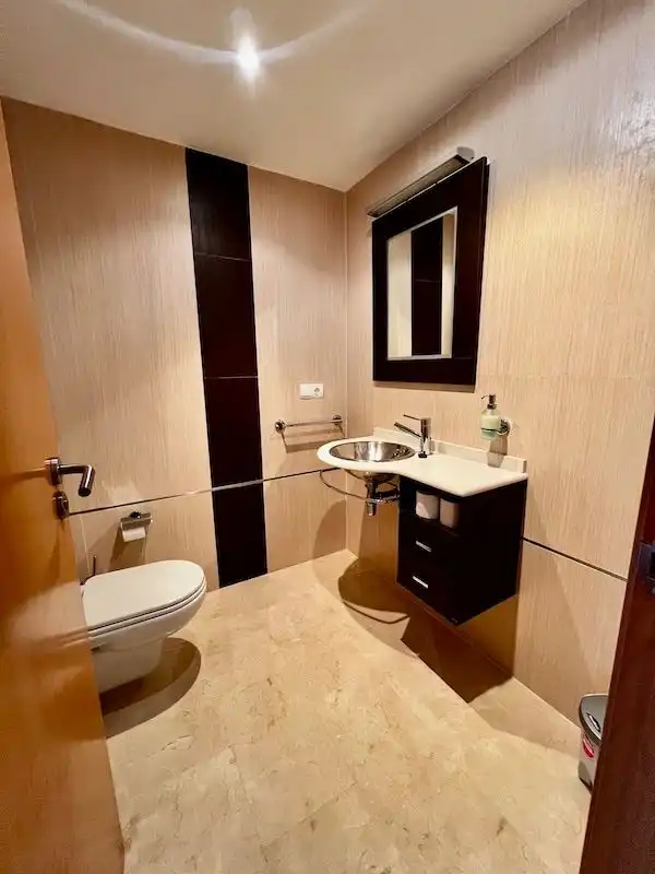 Baño de Apartamento de alquiler en Pego con Aire acondicionado, Calefacción y Terraza