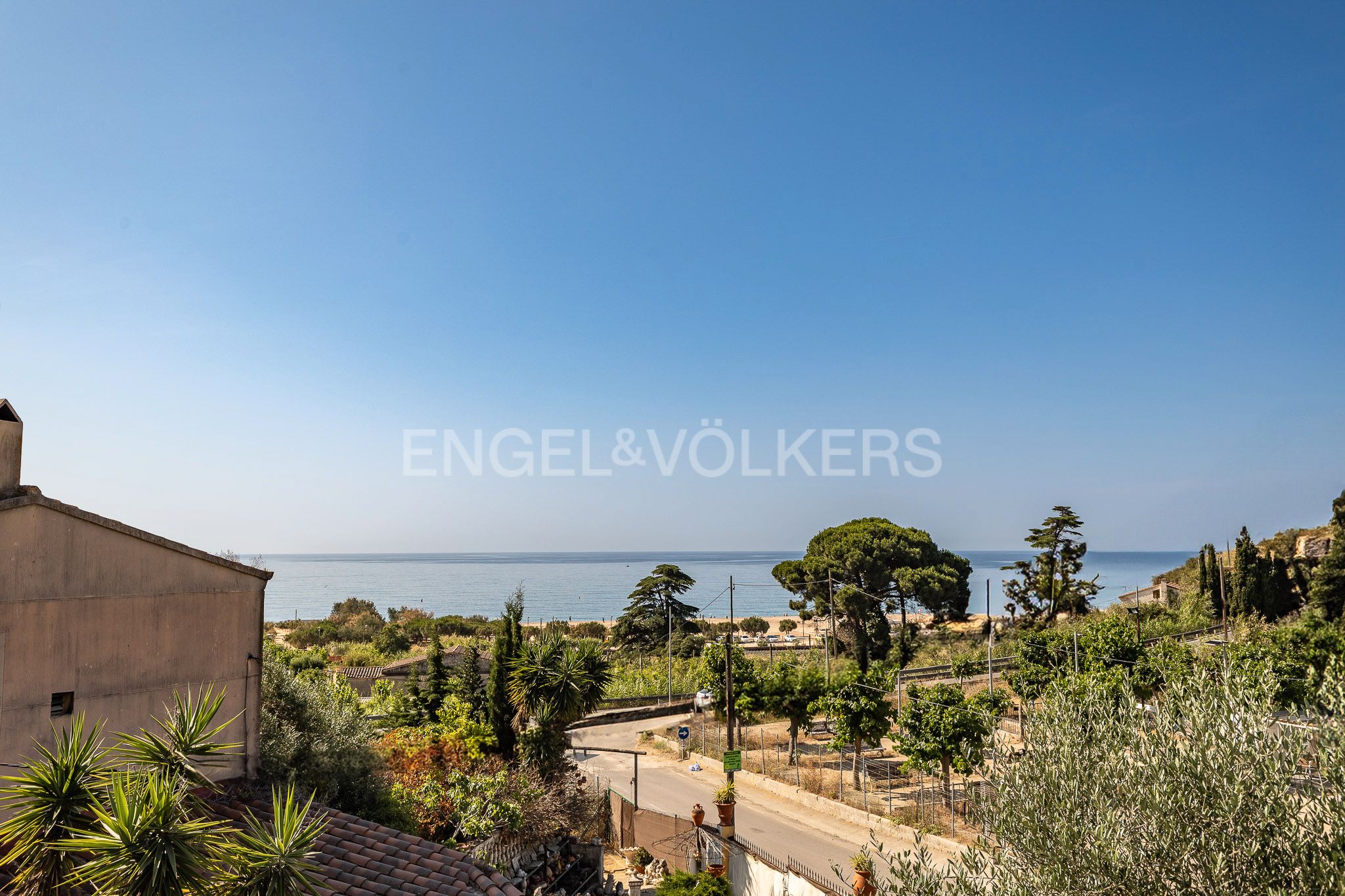 Vista exterior de Casa o xalet en venda en Arenys de Mar amb Aire condicionat, Calefacció i Jardí privat