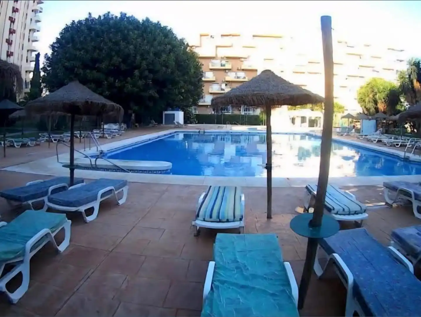 Piscina de Estudio en venta en Benalmádena con Jardín privado, Amueblado y Piscina comunitaria