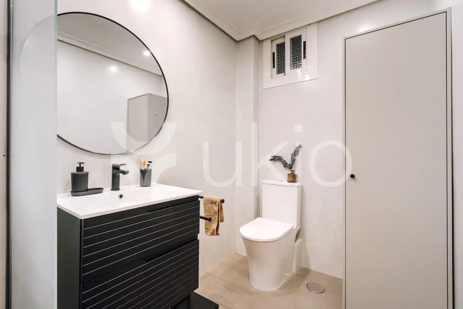Baño de Apartamento de alquiler en Madrid con Calefacción, Amueblado y Horno