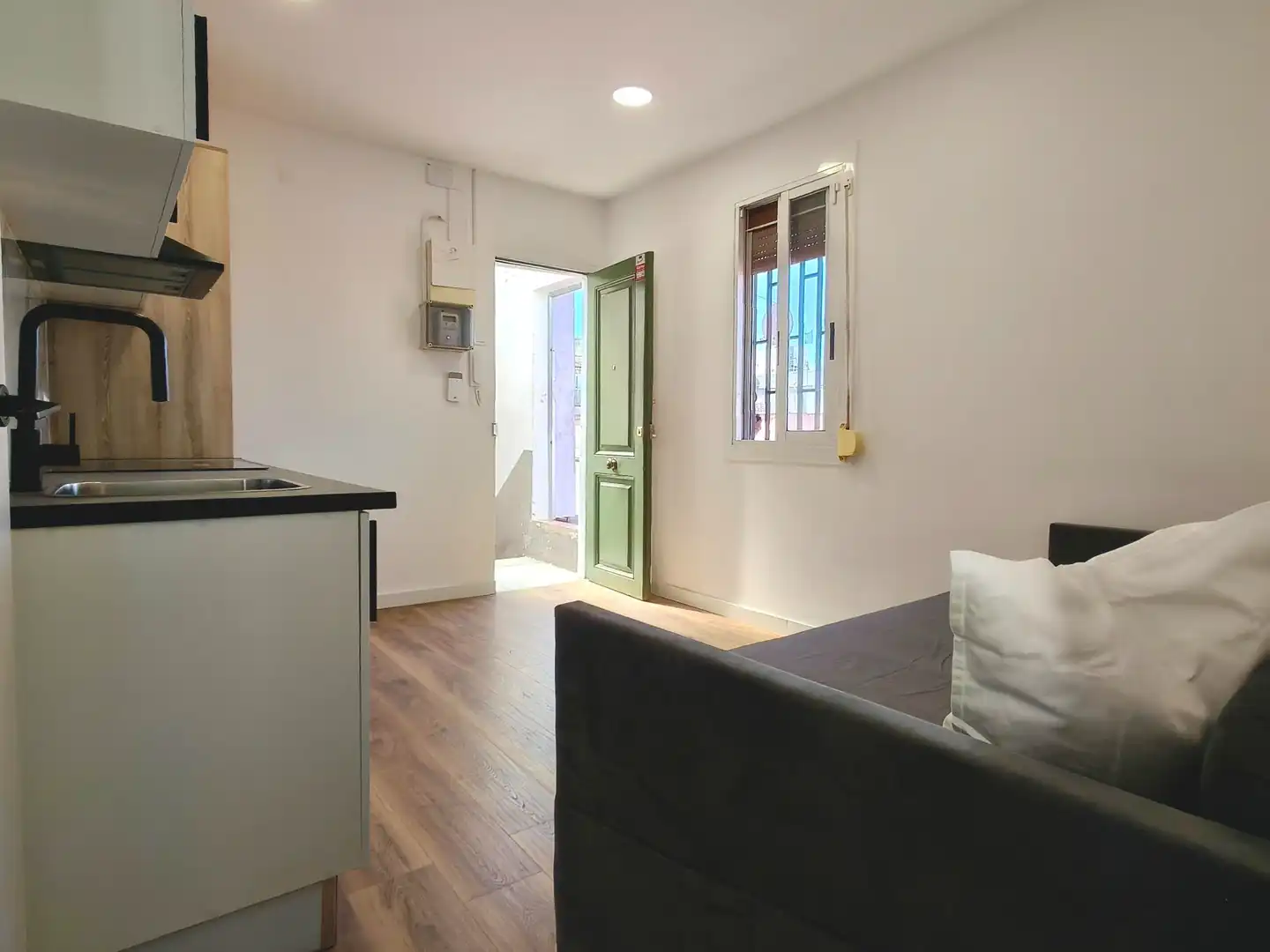 Sala de estar de Ático en venta en L'Hospitalet de Llobregat con Parquet, Terraza y Trastero