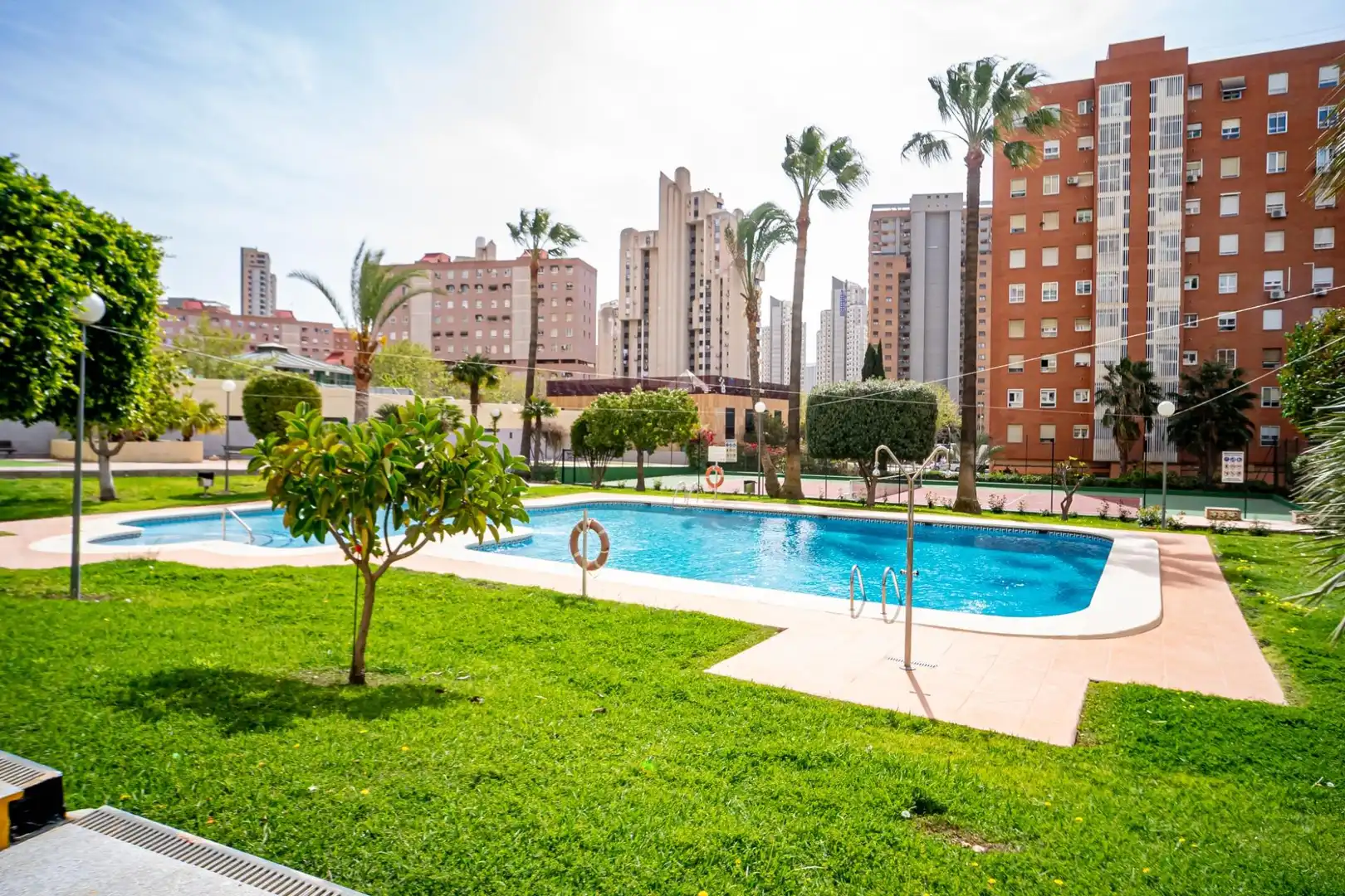 Piscina de Apartament en venda en Benidorm amb Jardí privat i Piscina comunitària