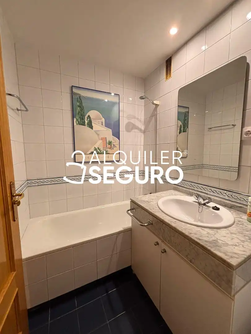 Baño de Piso de alquiler en Madrid con Aire acondicionado y Calefacción