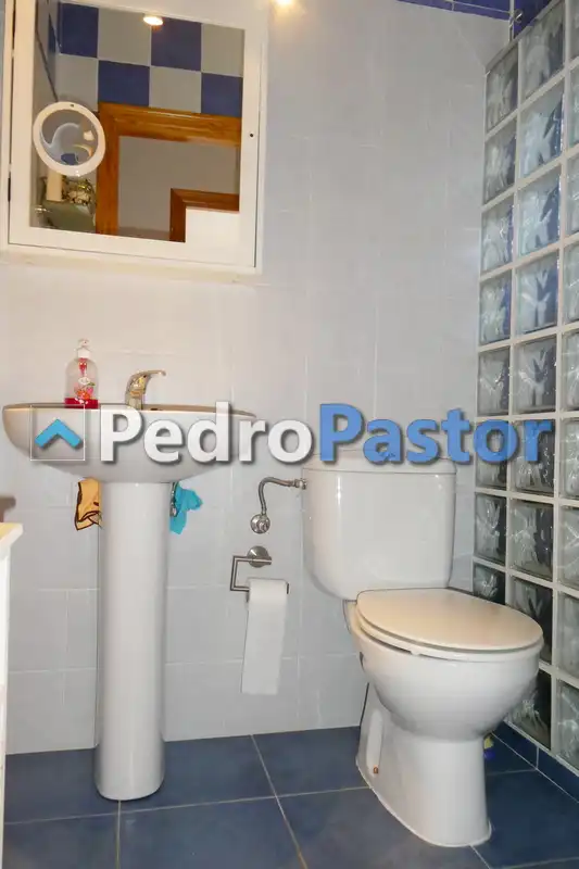 Badezimmer von Wohnungen zum Verkauf in Dénia mit Klimaanlage, Heizung und Schwimmbad