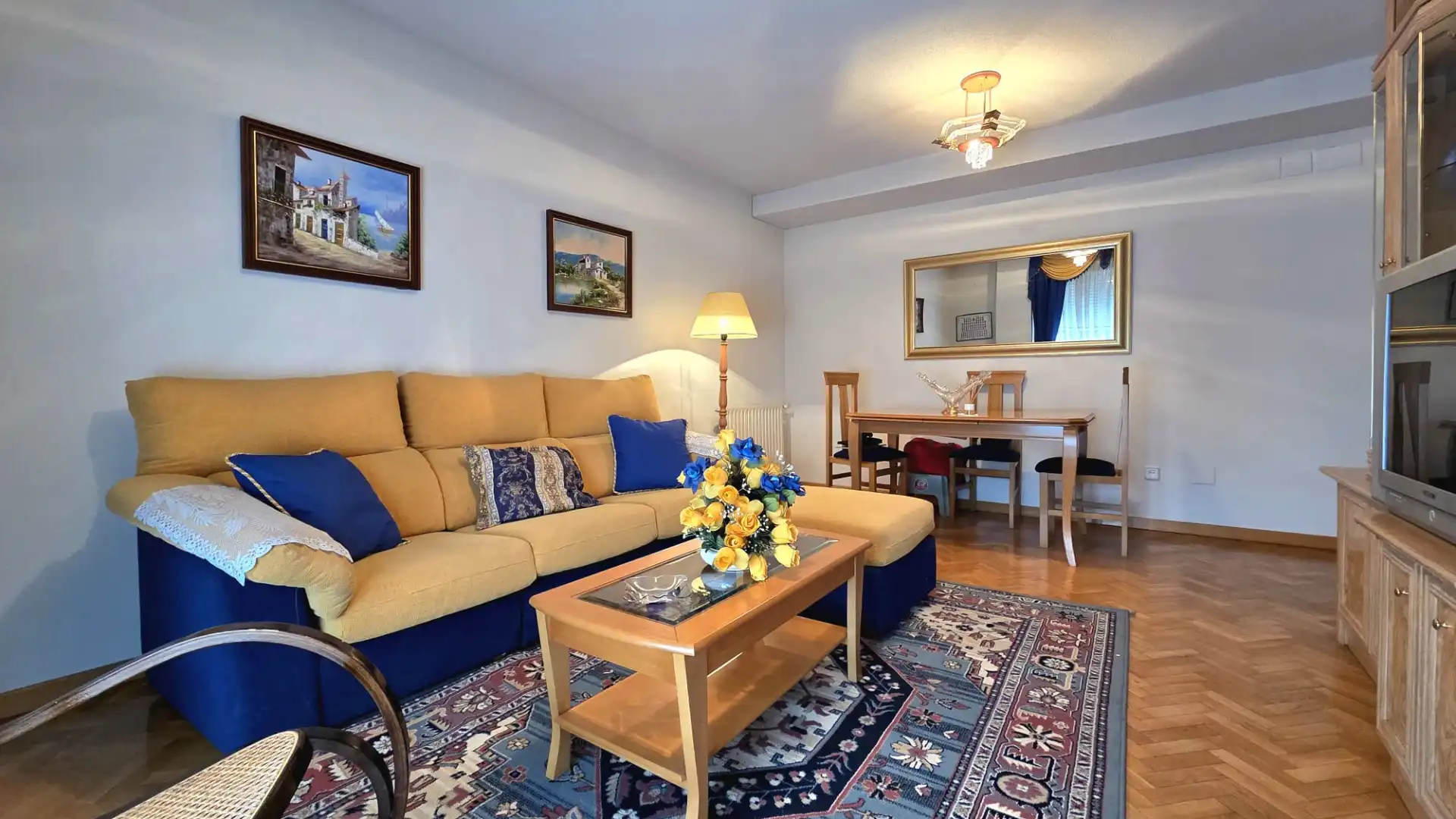 Sala de estar de Piso en venta en Parla con Calefacción, Parquet y Amueblado