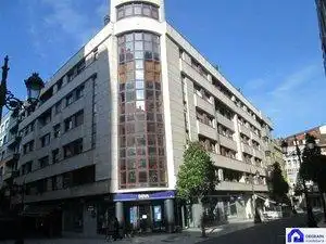 Vista exterior de Apartament de lloguer en Oviedo  amb Moblat