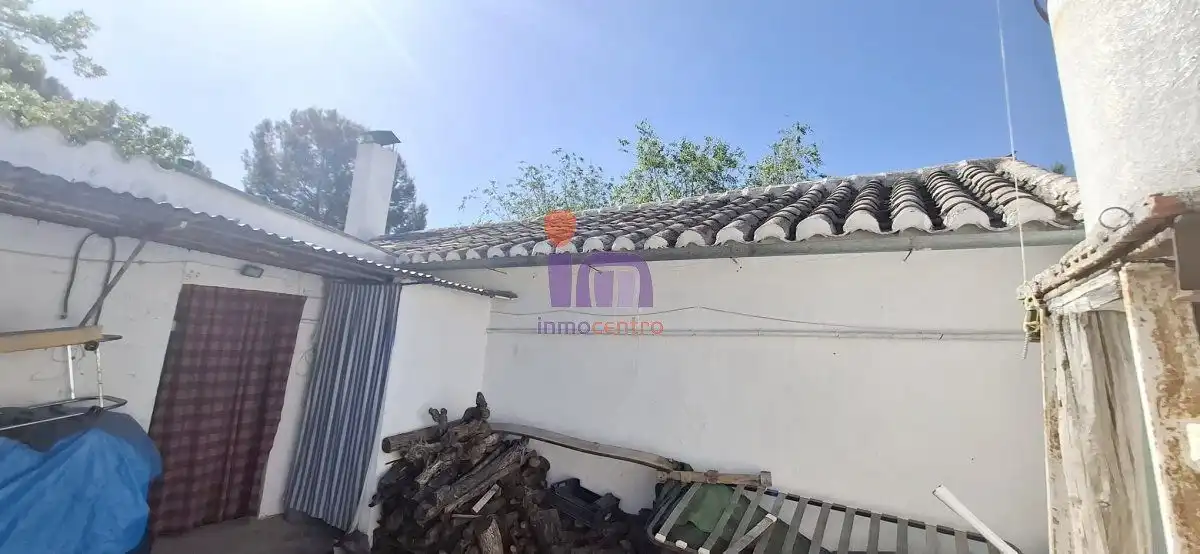 Vista exterior de Finca rústica en venda en Valdepeñas amb Calefacció
