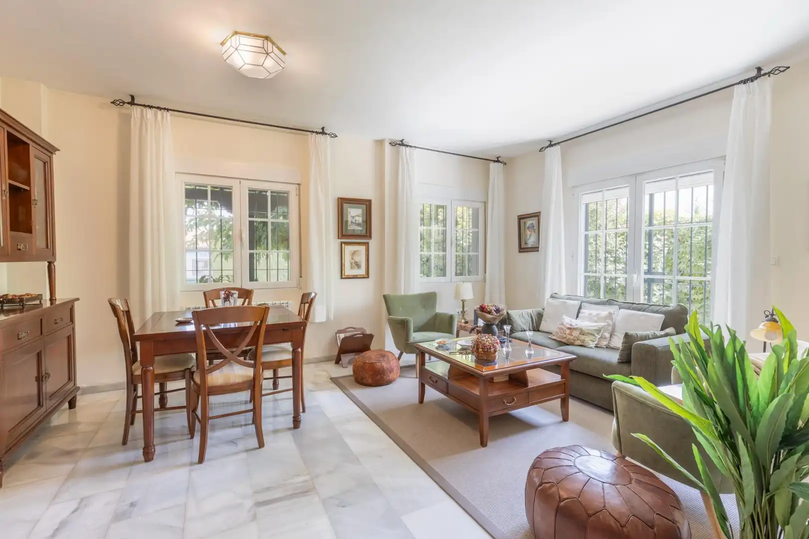 Sala d'estar de Casa o xalet en venda en La Zubia amb Aire condicionat, Calefacció i Jardí privat