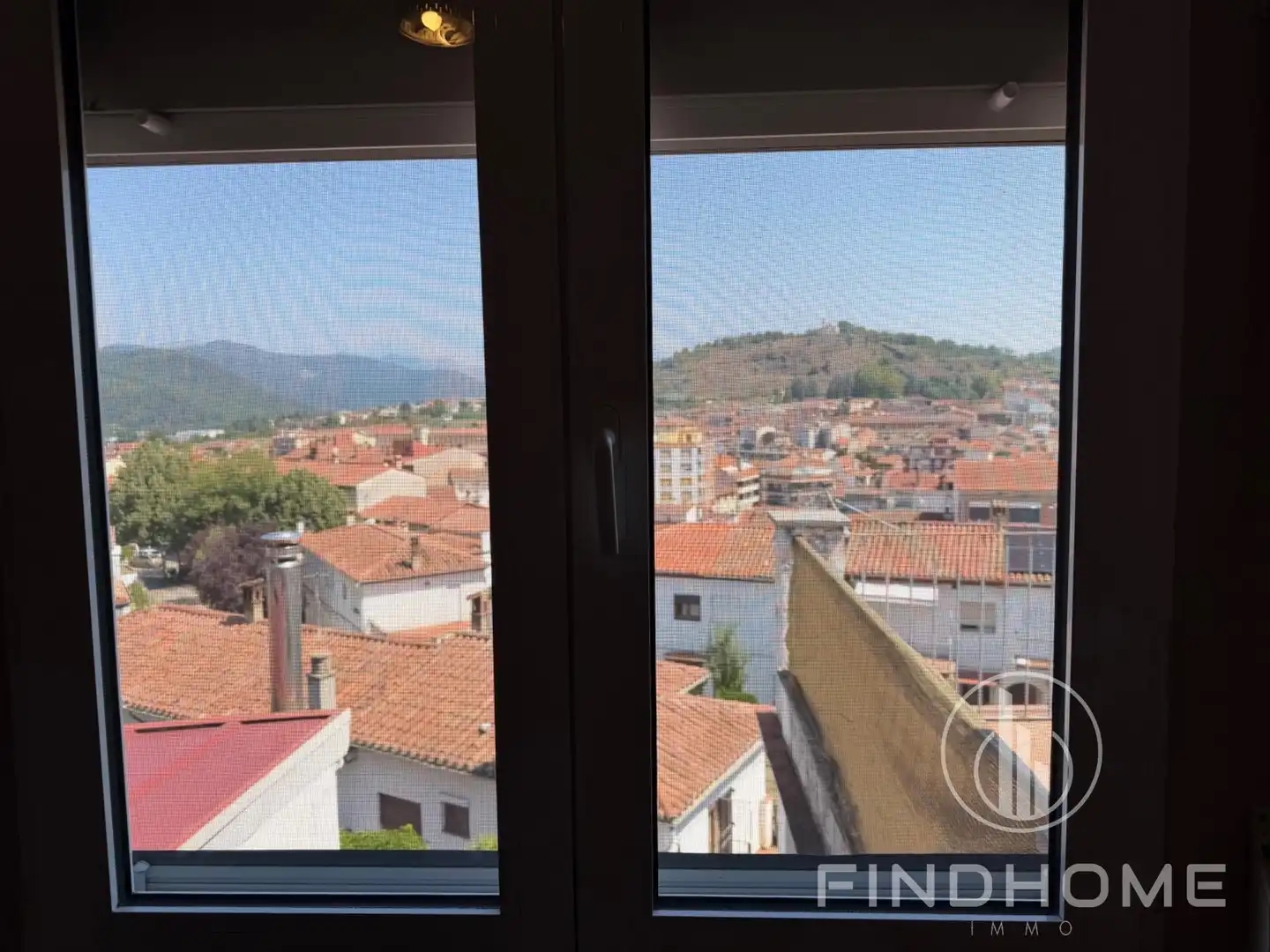 Vista exterior de Casa adosada en venta en Olot con Calefacción y Trastero