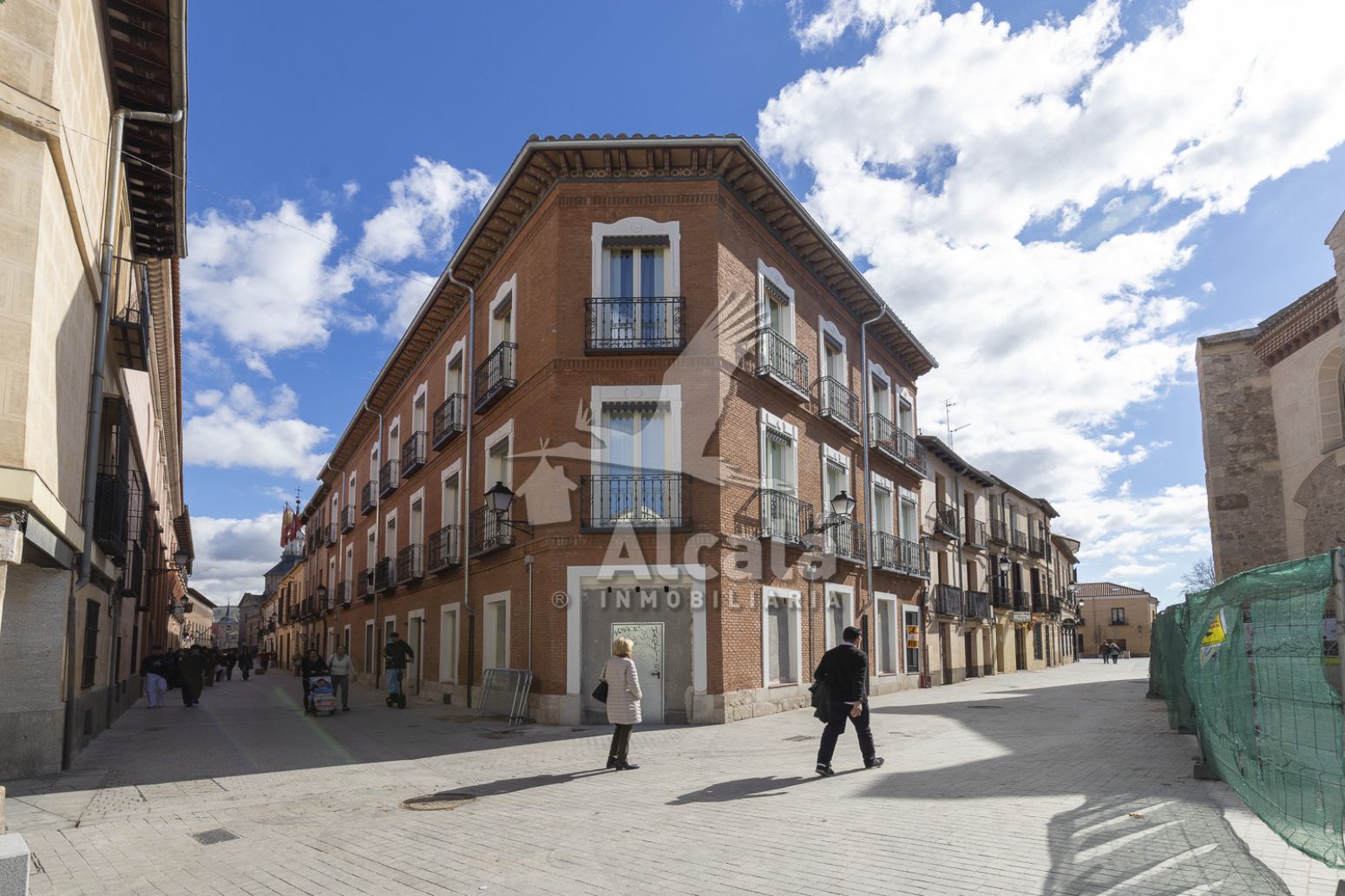Vista exterior de Pis en venda en Alcalá de Henares amb Calefacció i Balcó