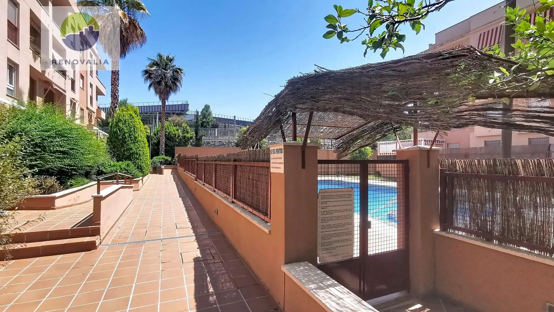 Schwimmbecken von Wohnung zum Verkauf in Granada mit Klimaanlage, Heizung und Terrasse