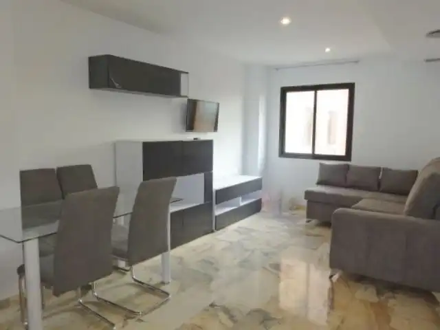 Apartament amb piscina de lloguer a Avenida Alcalde Luis Uruñuela