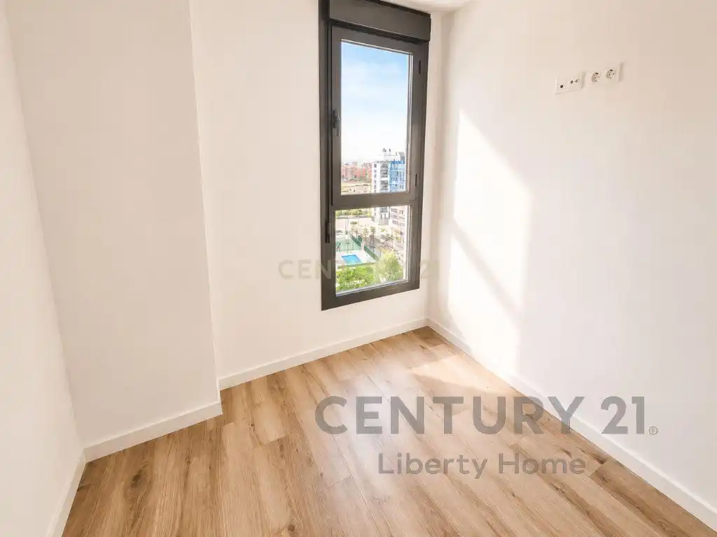 Dormitori de Apartament de lloguer en Valencia amb Aire condicionat, Jardí privat i Forn