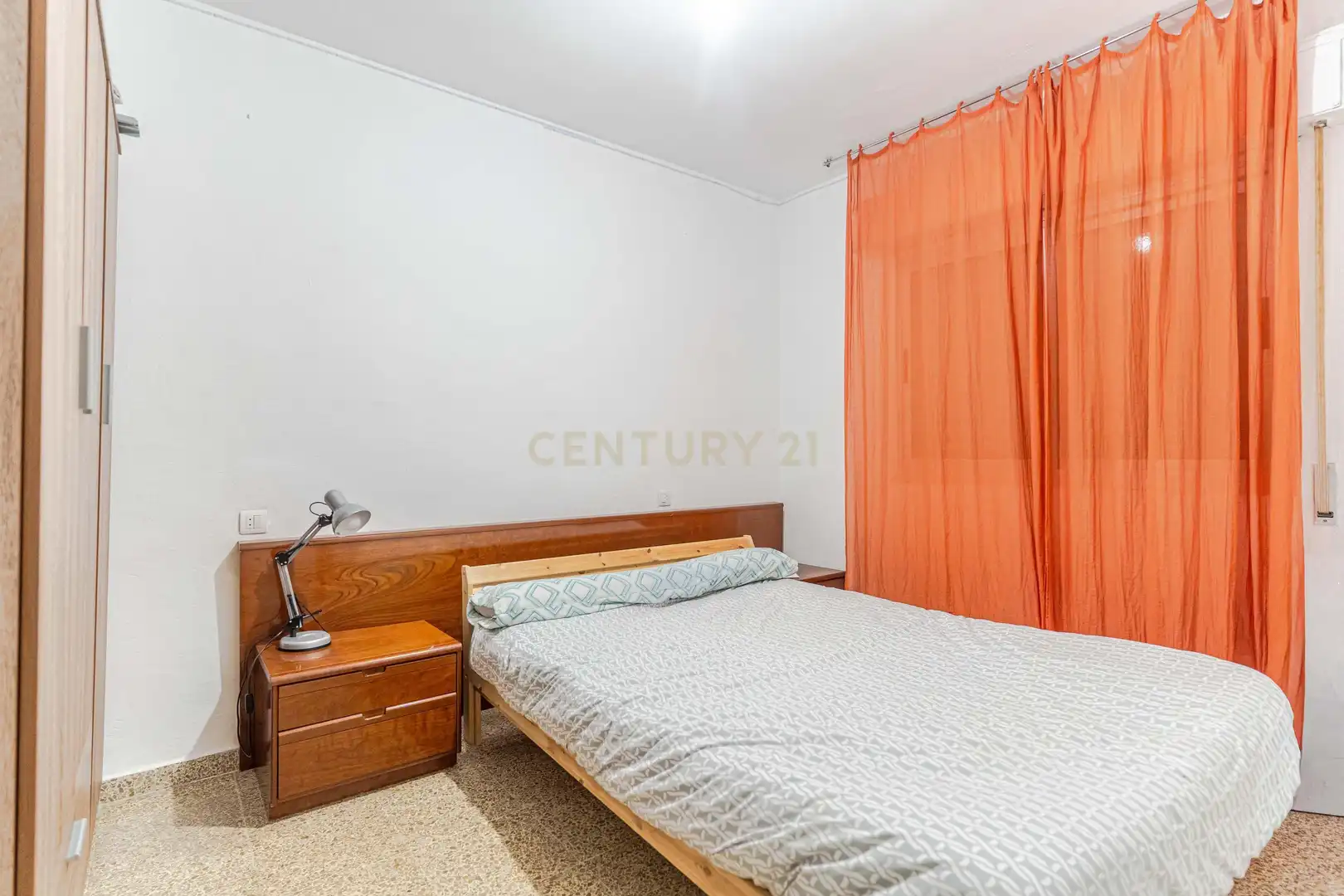 Habitación de Apartamento en venta en  Granada Capital con Balcón