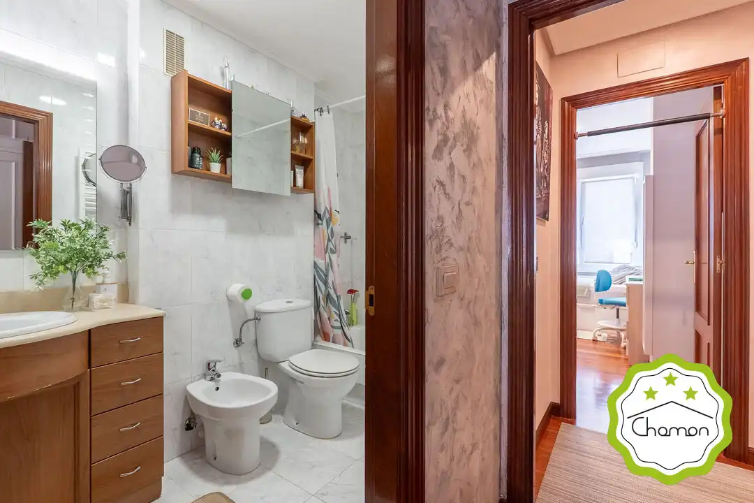 Badezimmer von Wohnung zum Verkauf in Bilbao  mit Heizung, Privatgarten und Abstellraum