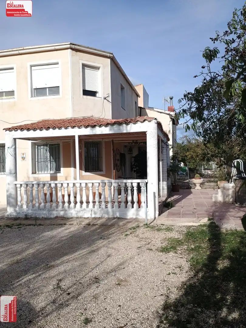 Xalet amb jardí de lloguer a Castalla