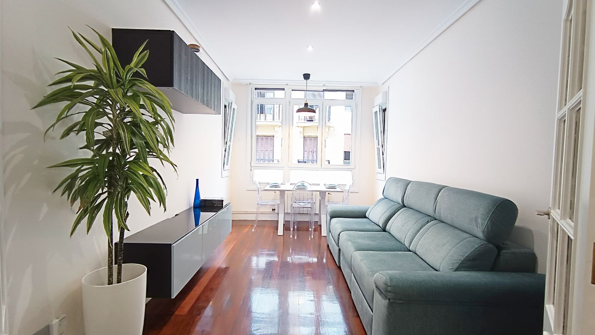 Living room of Flat for sale in Donostia - San Sebastián   with Heating and Balcony