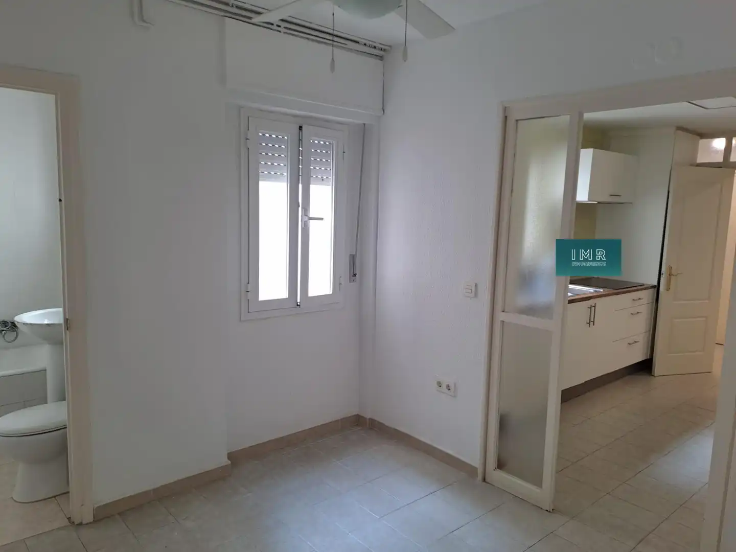 Flat for rent in Sevilla  with Air Conditioner and Storage room