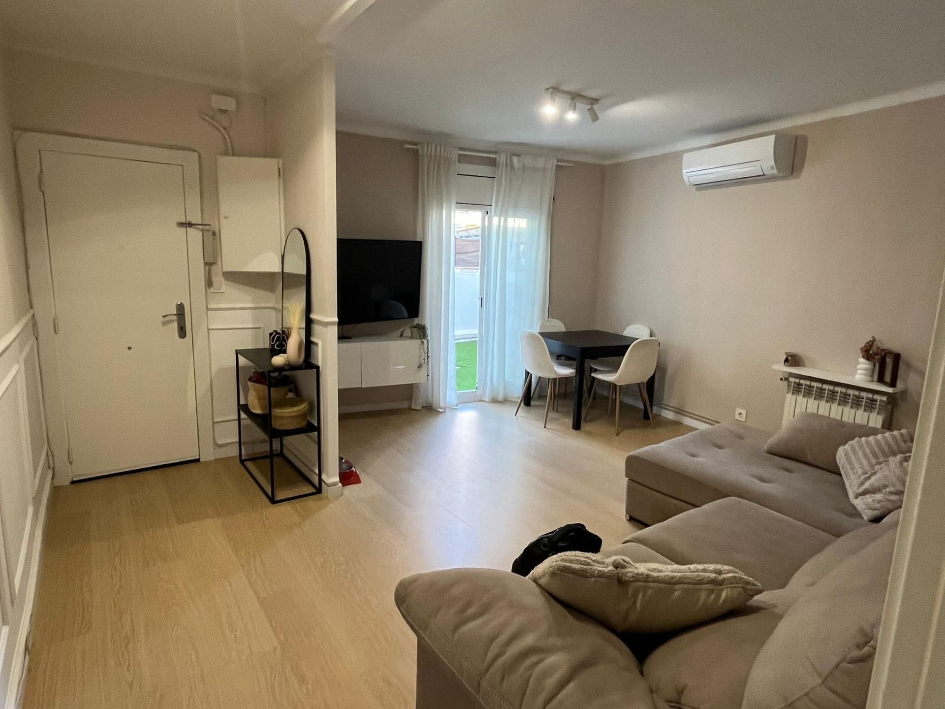 Living room of Flat for sale in Barberà del Vallès  with Air Conditioner, Heating and Terrace