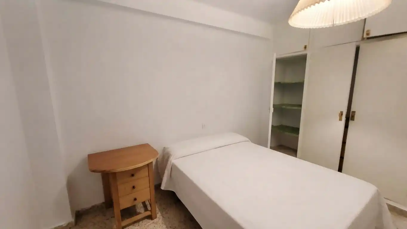 Dormitori de Pis de lloguer en Rincón de la Victoria amb Terrassa, Moblat i Forn